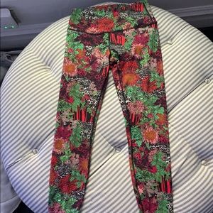 LULULEMON SIZE 8 FLORAL PRINT LEGGINGS